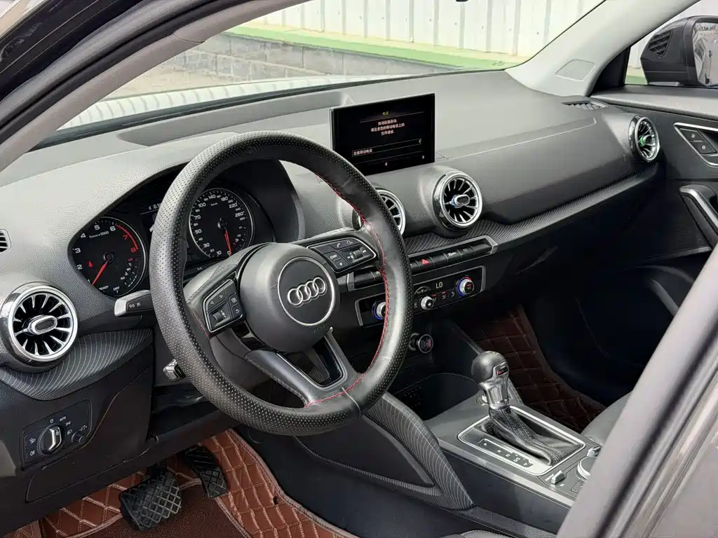 Audi Q2L 2019 — фото 12