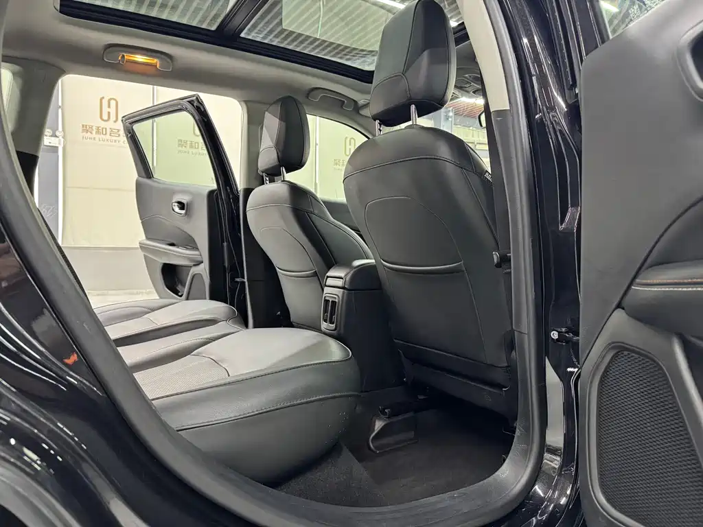 Jeep Compass 2019 — фото 12