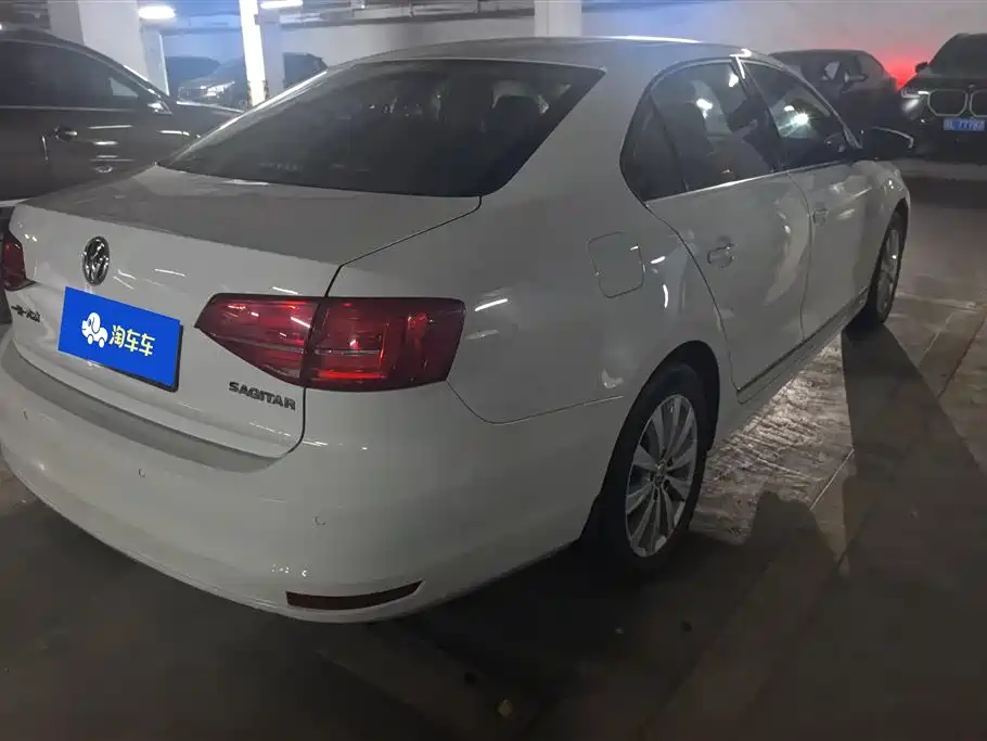 Volkswagen Sagitar 2016