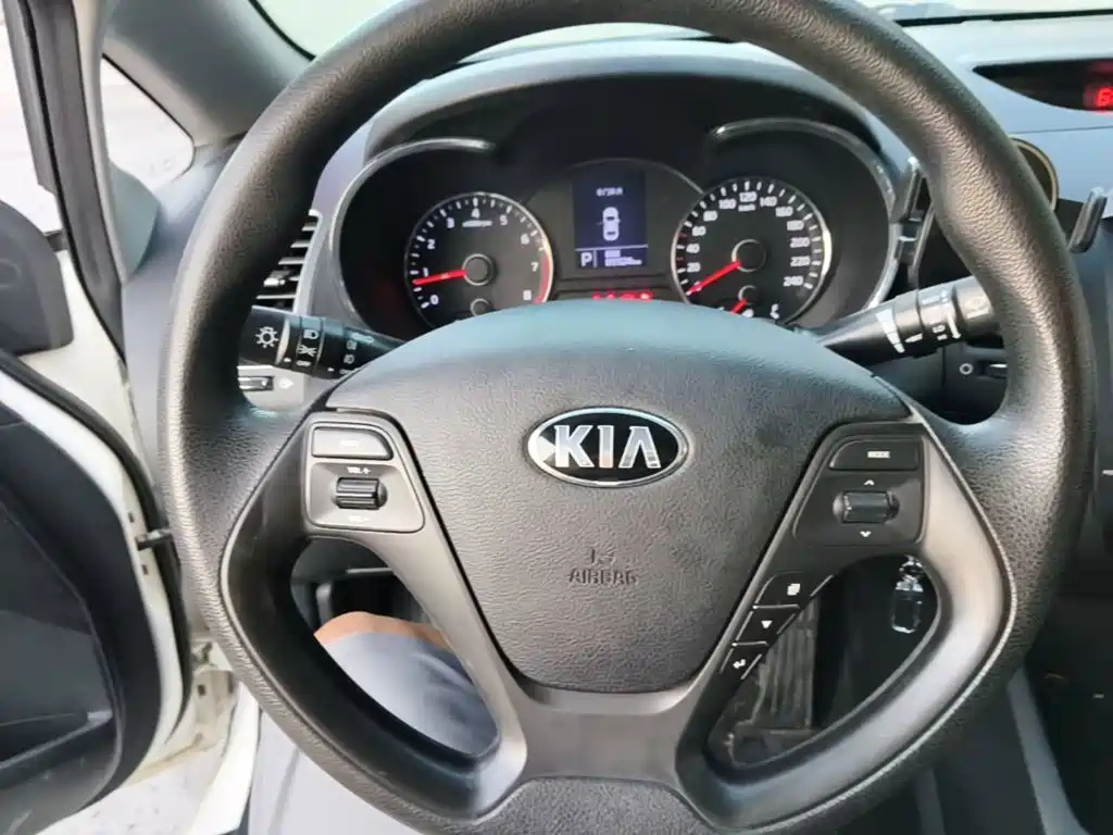 Kia K3 2014 — фото 11