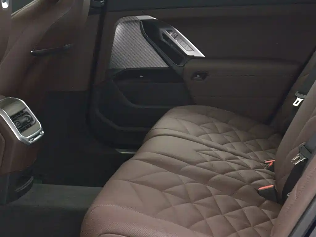 BMW 7 Series 2025 — фото 10