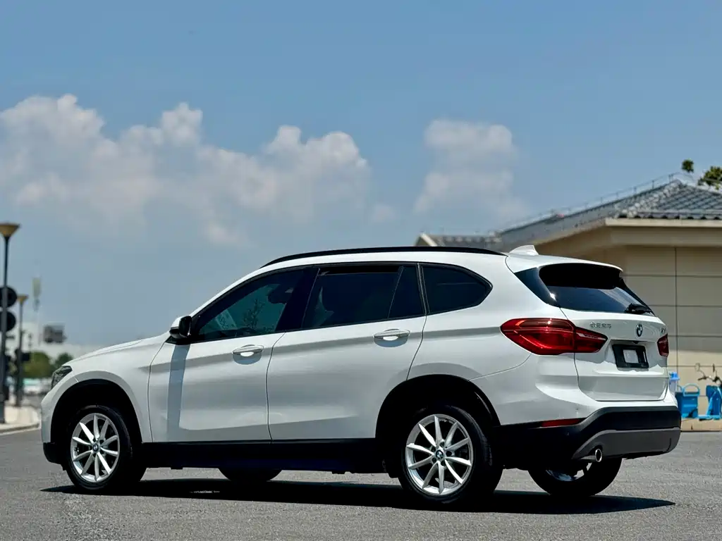 BMW X1 2017 — фото 9