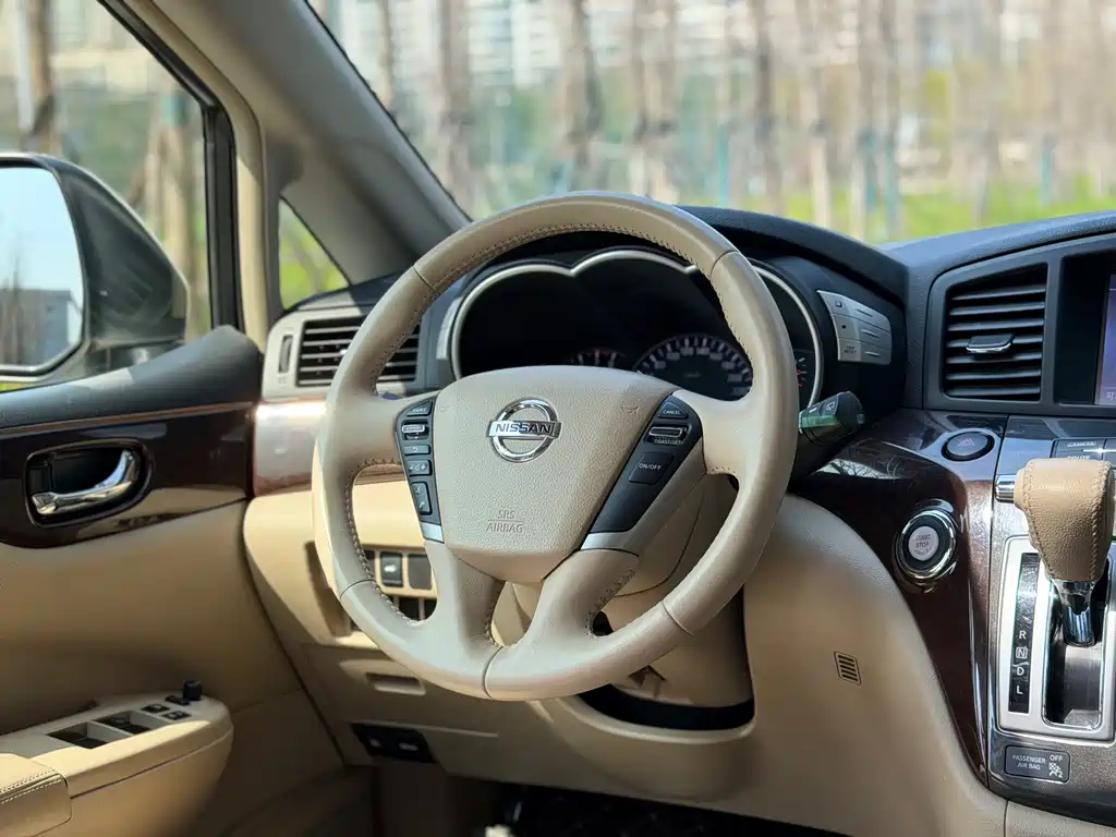 Nissan Quest 2018 — фото 13