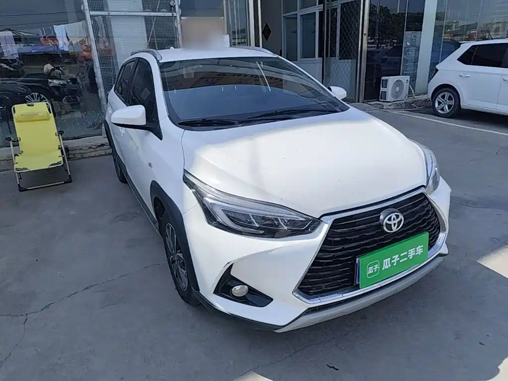 Toyota Yaris L 2022 — фото 4