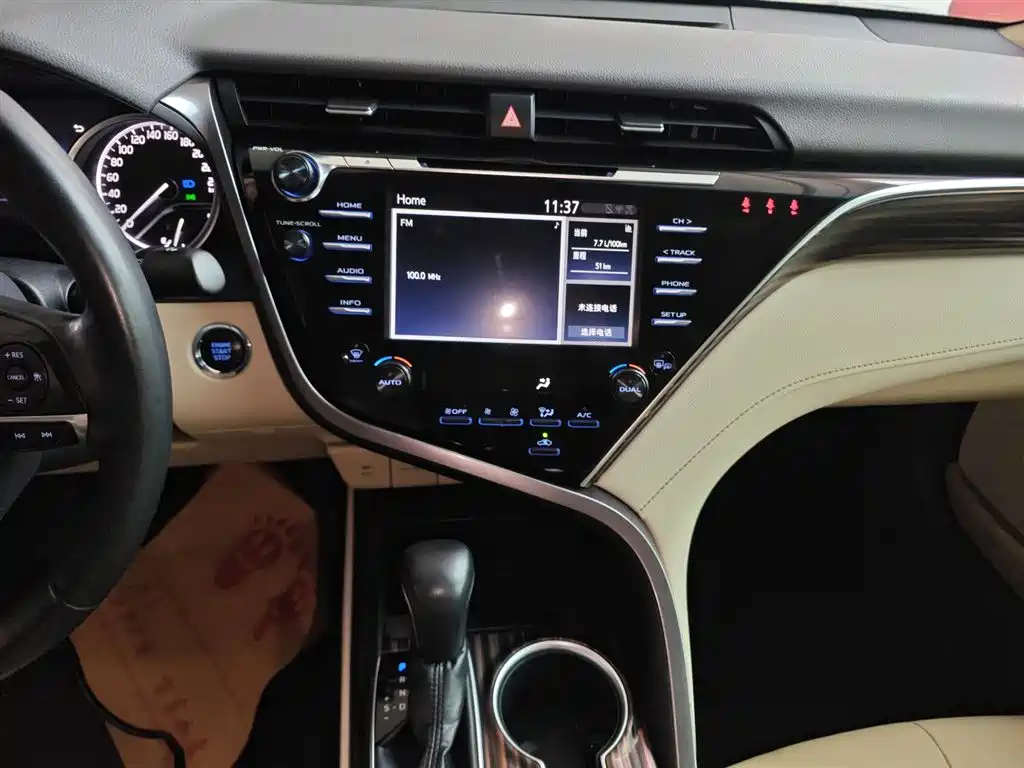 Toyota Camry 2018 — фото 13