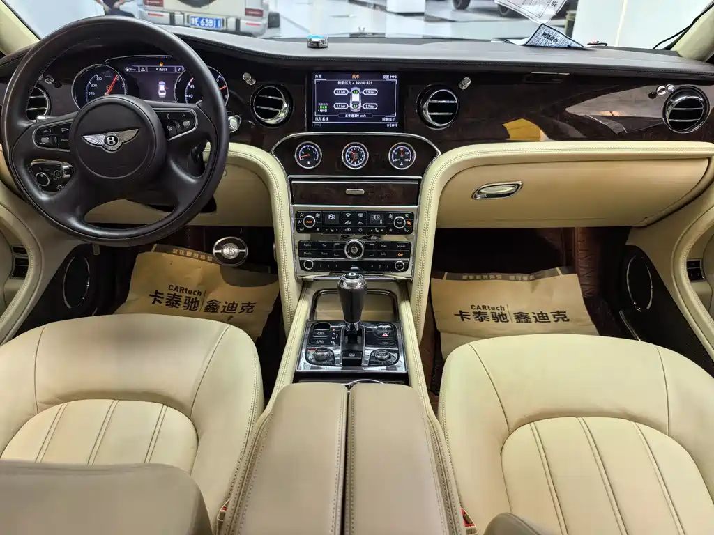 Bentley Mulsanne 2015 — фото 24