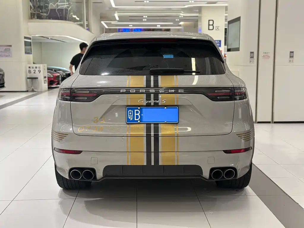 Porsche Cayenne 2019 — фото 17