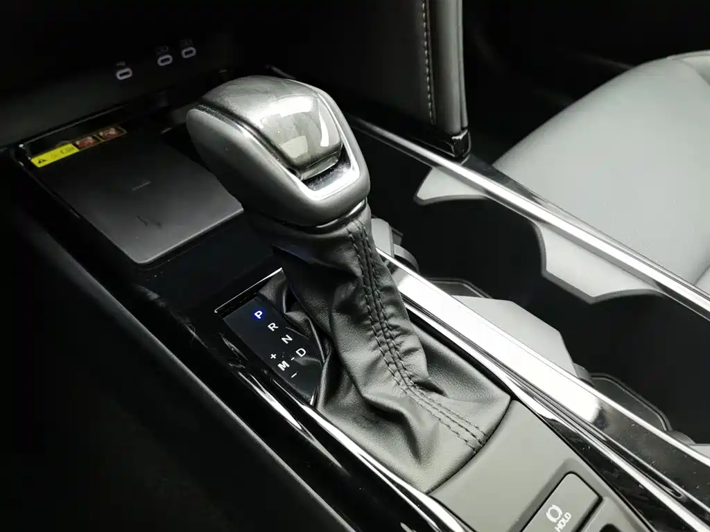 Toyota Camry 2025 — фото 13