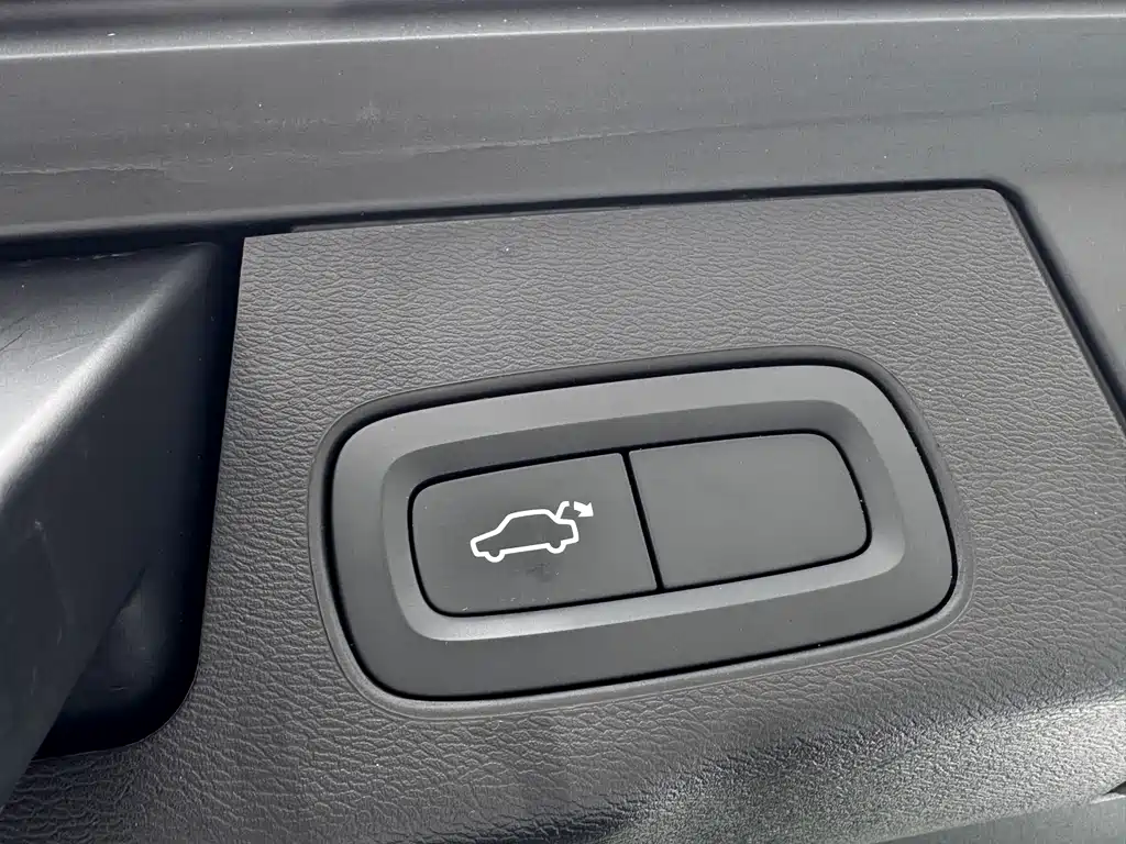 Volvo XC60 2020 — фото 9