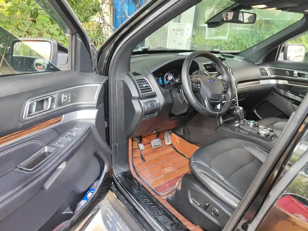 Ford Explorer 2019 — фото 14