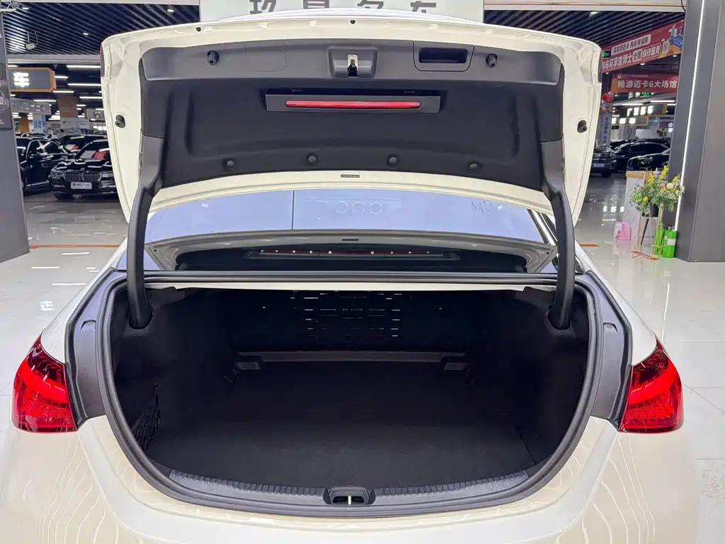 Mercedes-Benz C-Class 2023 — фото 11