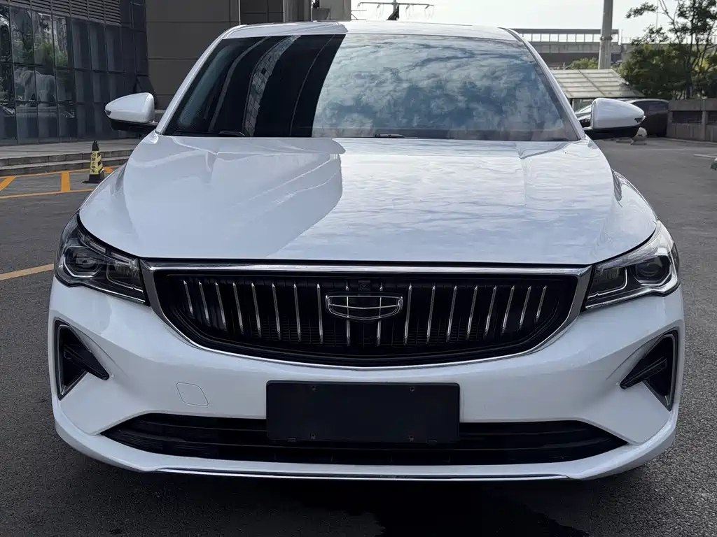 Geely Emgrand 2024