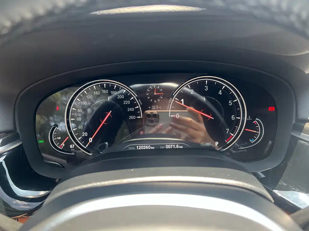 BMW 5 Series 2018 — фото 15