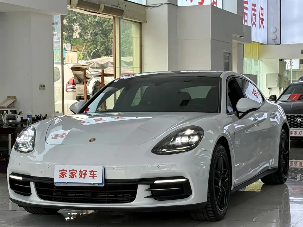 Porsche Panamera 2018 — фото 1