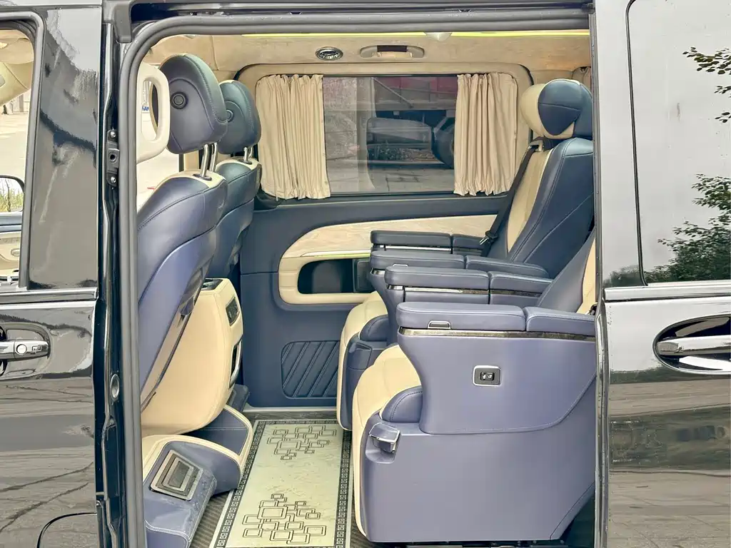 Mercedes-Benz V-Class 2018 — фото 8