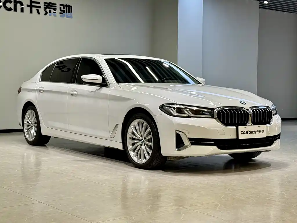 BMW 5 Series 2023 — фото 2