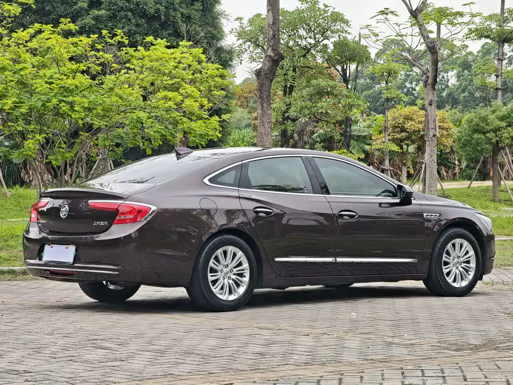 Buick LaCrosse 2017 — фото 18