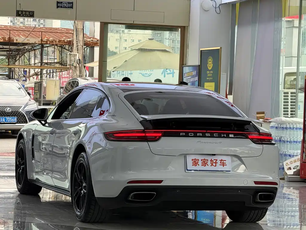 Porsche Panamera 2018 — фото 15