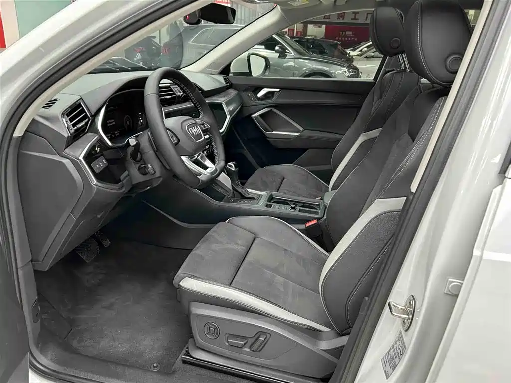 Audi Q3 2023 — фото 11