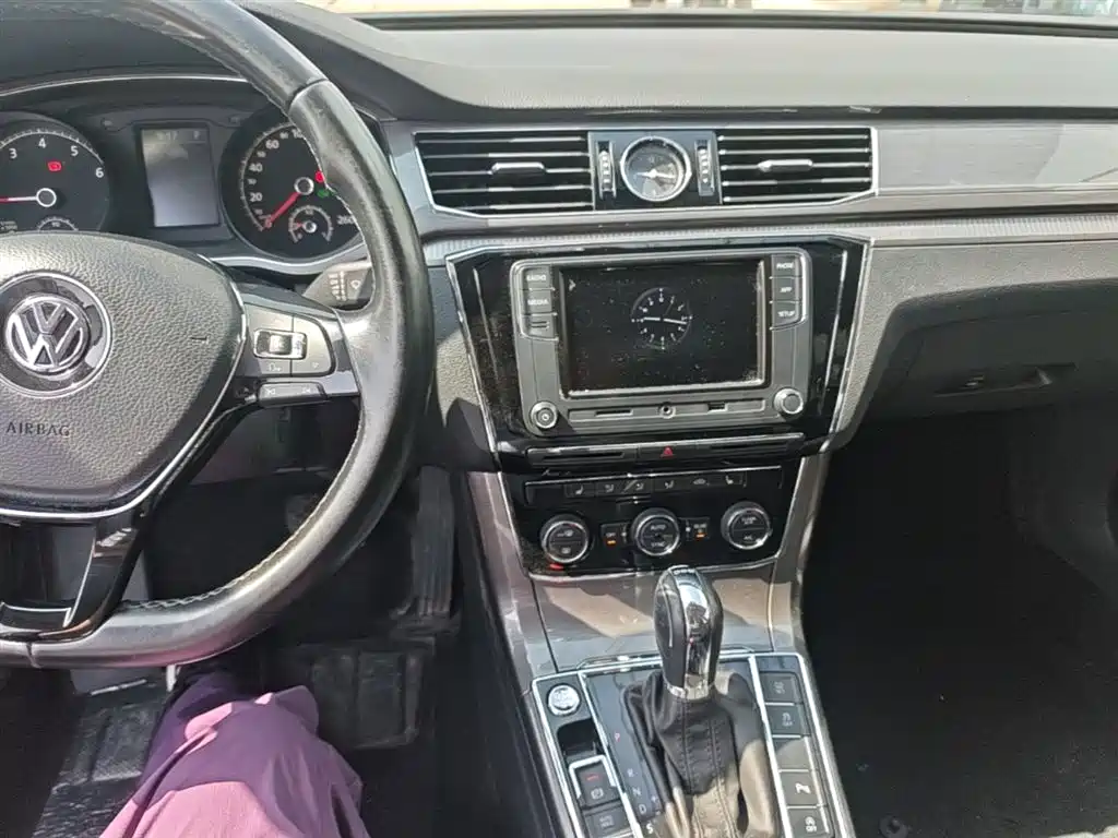 Volkswagen Passat 2018 — фото 13