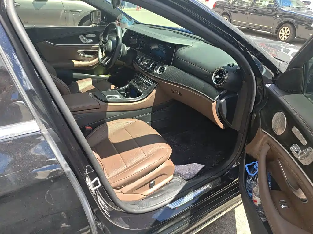 Mercedes-Benz E-Class 2023 — фото 19