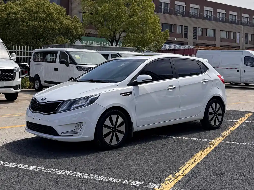Kia K2 2015 — фото 1