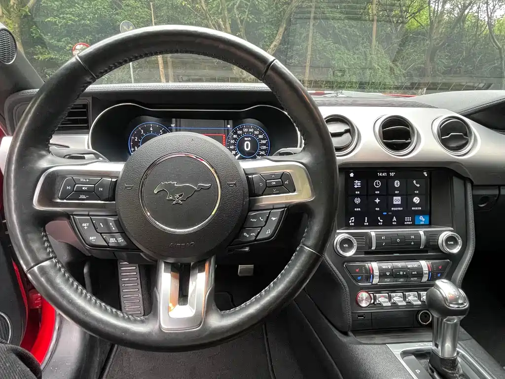 Ford Mustang 2019 — фото 14