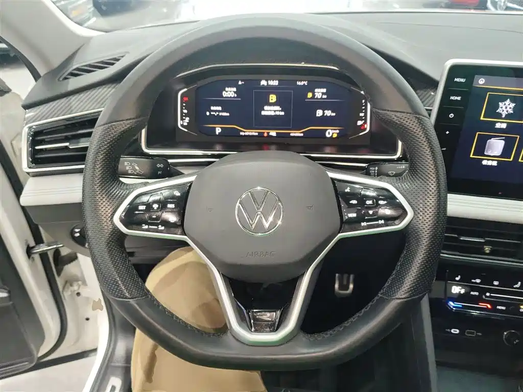 Volkswagen Tiguan L 2022 — фото 11