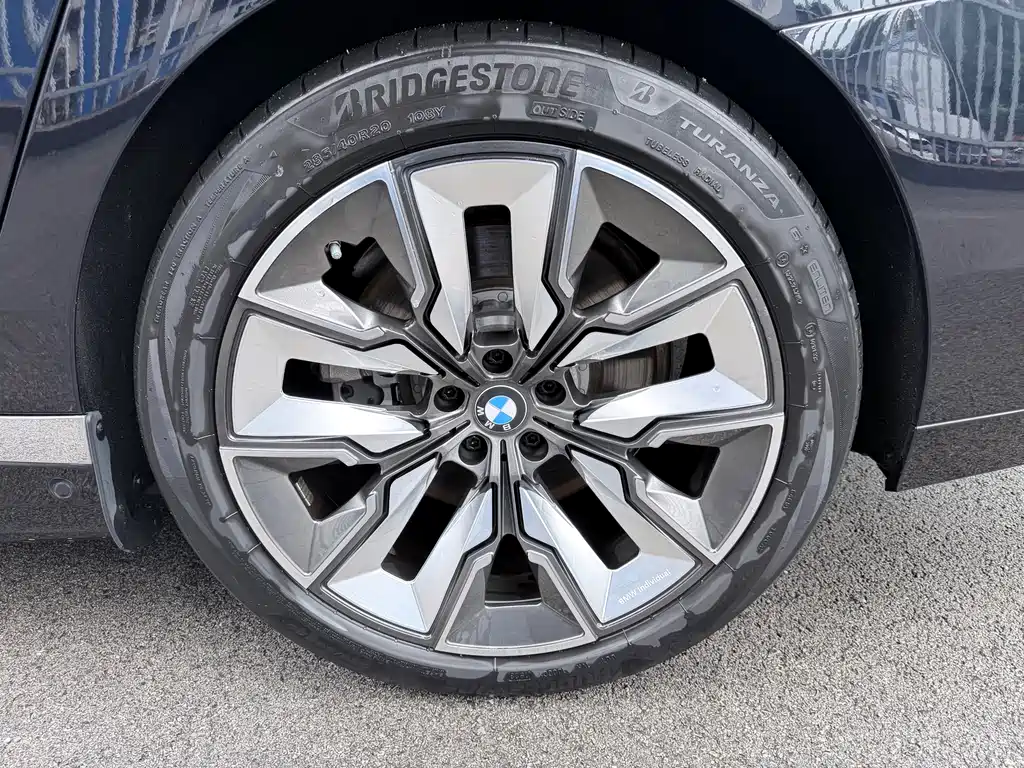 BMW i7 2023 — фото 8