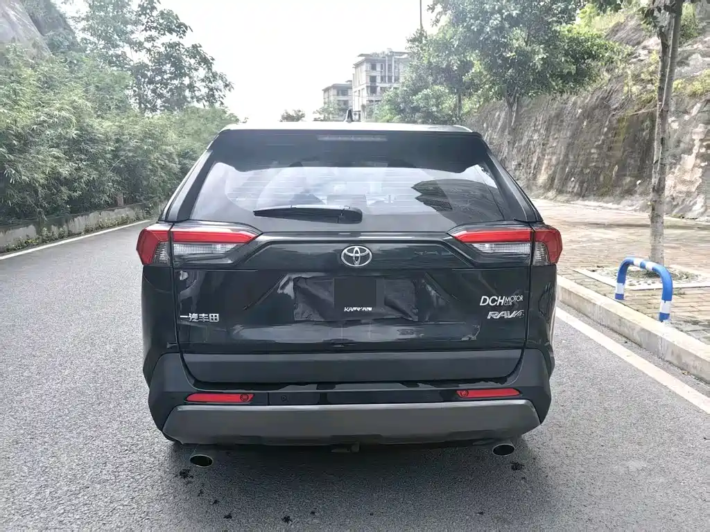 Toyota RAV4 2022 — фото 14