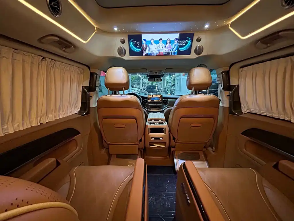 Mercedes-Benz V-Class 2021 — фото 14