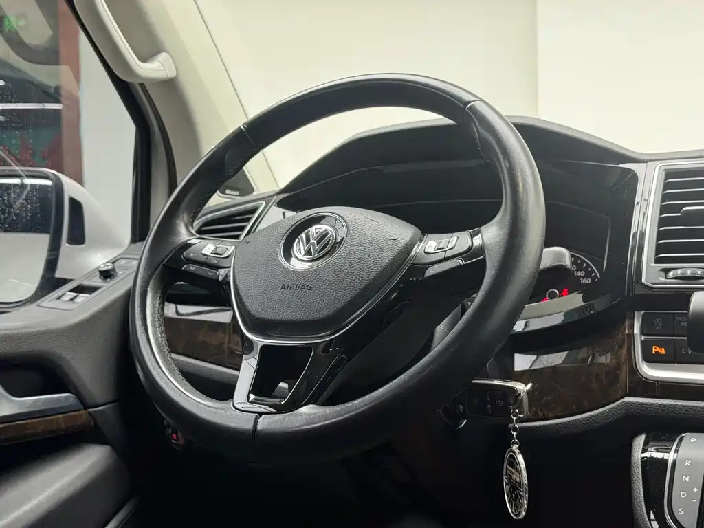 Volkswagen Multivan 2018 — фото 15