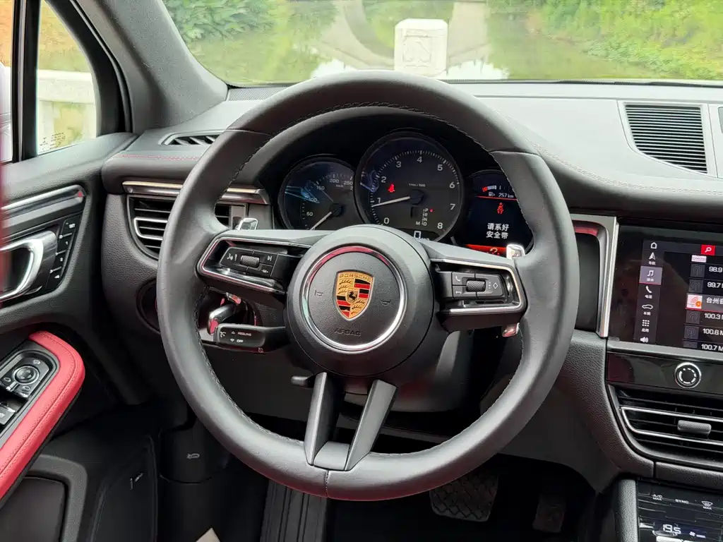 Porsche Macan 2023 — фото 14