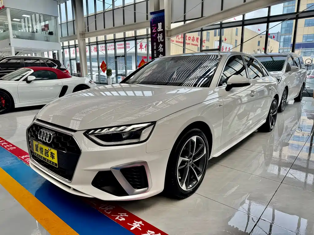 Audi A4L 2022 — фото 1