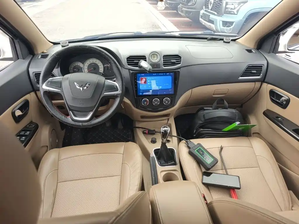 Wuling Hongguang 2015 — фото 10