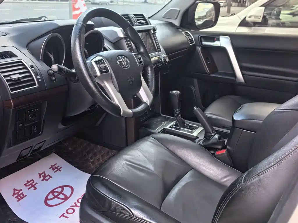 Toyota Prado 2017 — фото 10