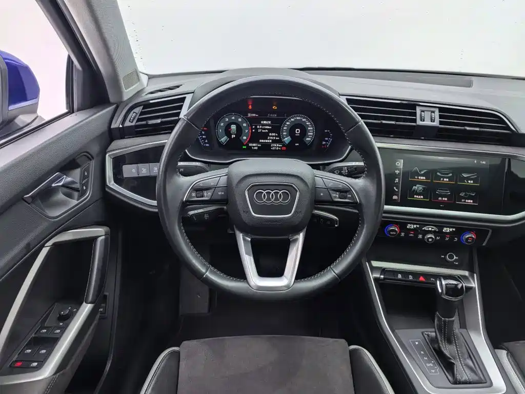 Audi Q3 2019 — фото 10