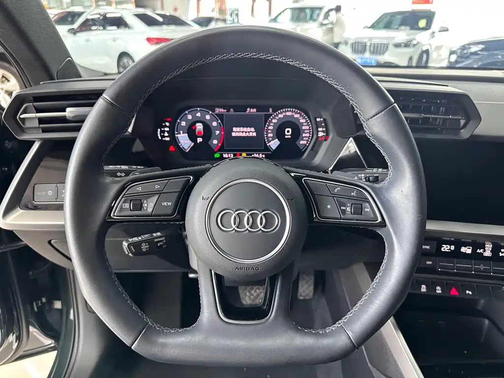 Audi A3 2023 — фото 10