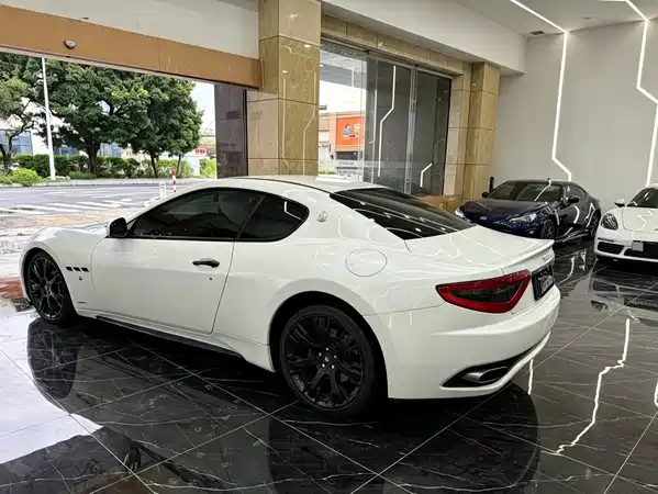 Maserati Granturismo 2013