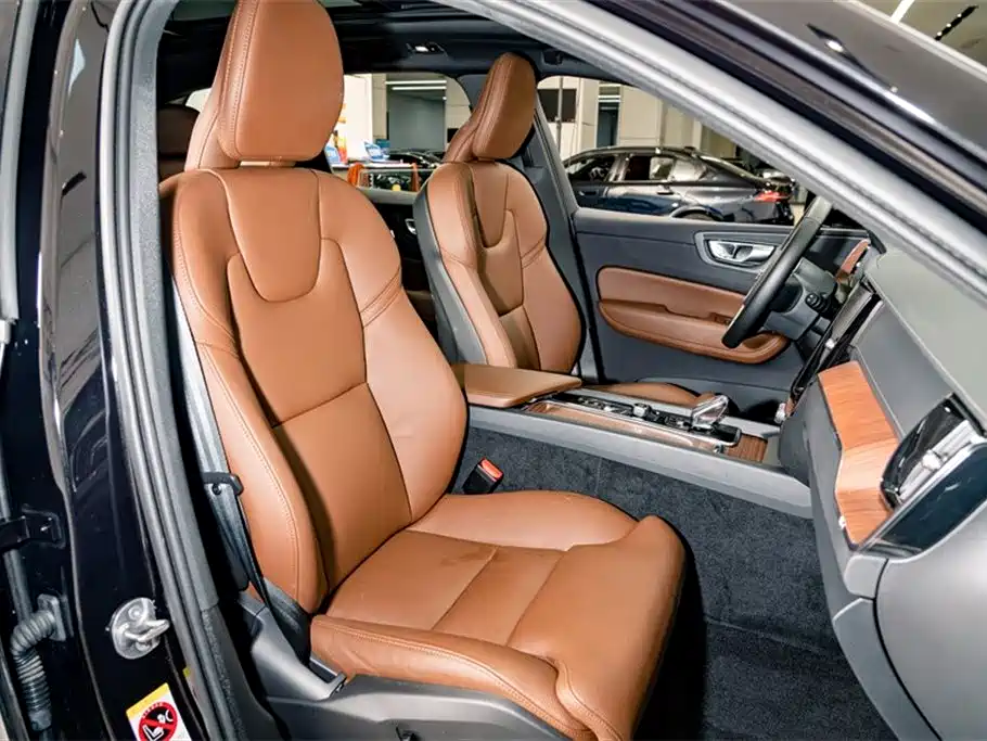 Volvo XC60 2025 — фото 19