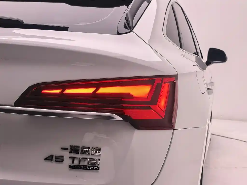 Audi Q5L Sportback 2021 — фото 24