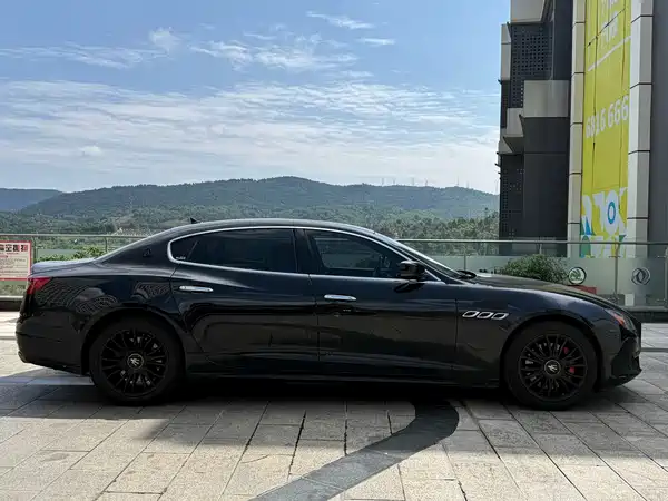 Maserati Quattroporte 2013