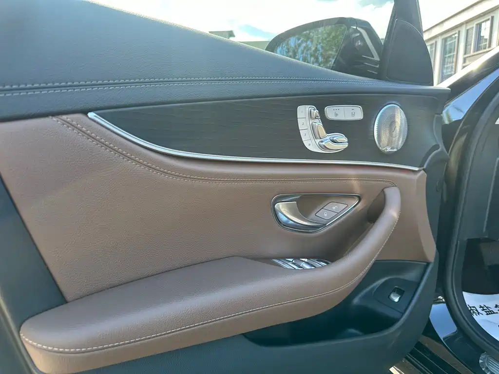 Mercedes-Benz E-Class 2020 — фото 11