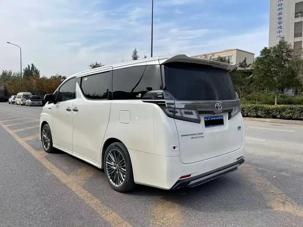 Toyota Vellfire 2022 — фото 9