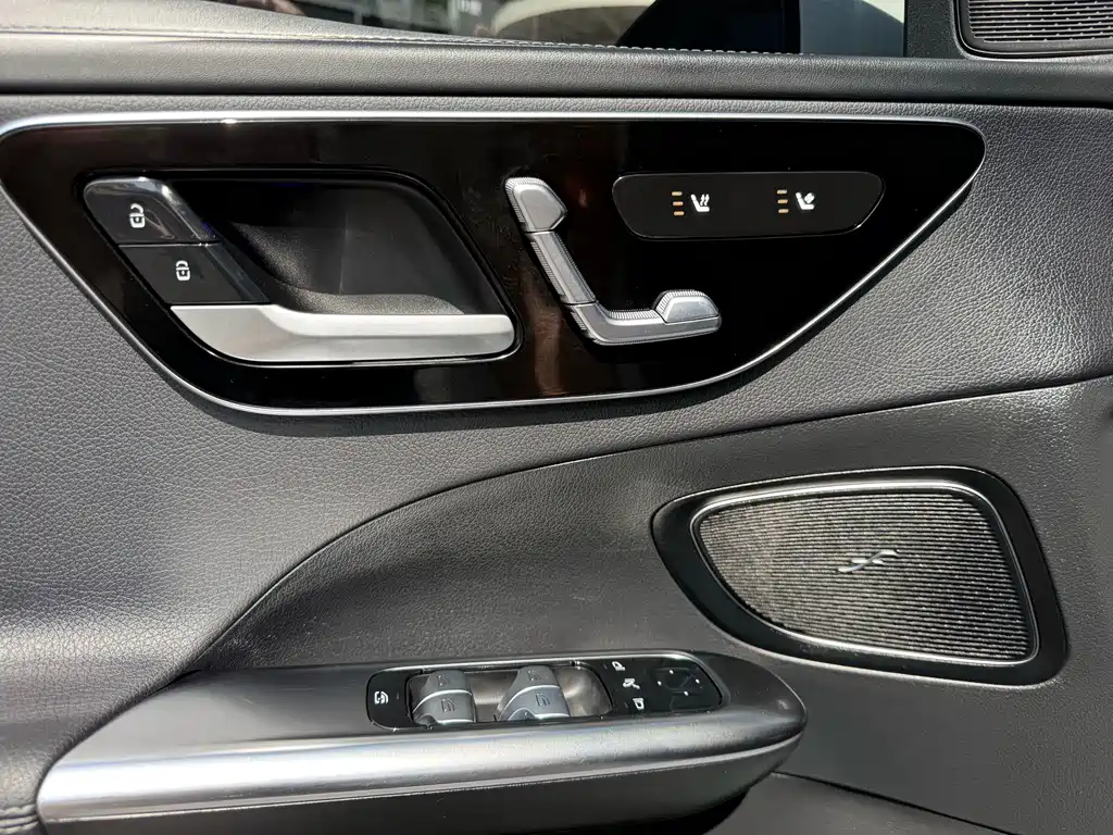 Mercedes-Benz C-Class 2024 — фото 15
