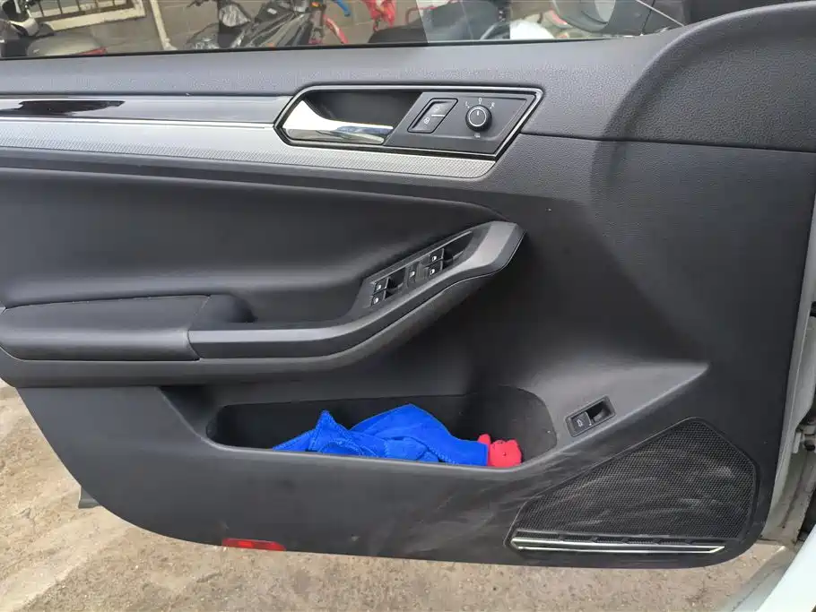 Volkswagen Sagitar 2017
