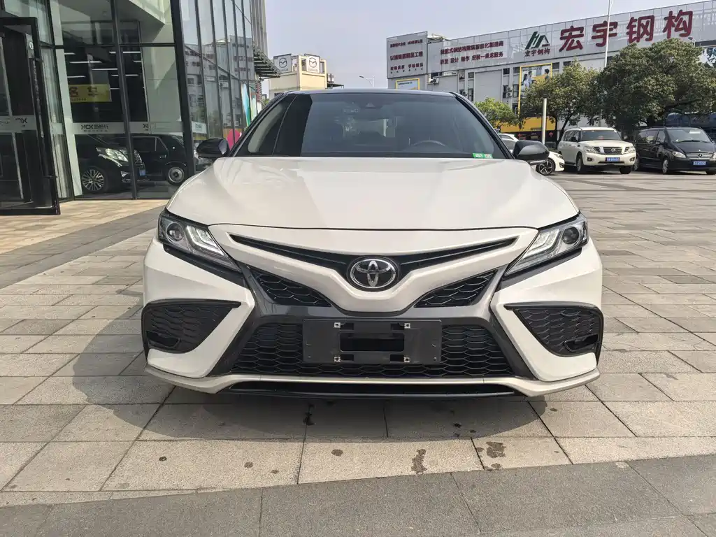 Toyota Camry 2021 — фото 2
