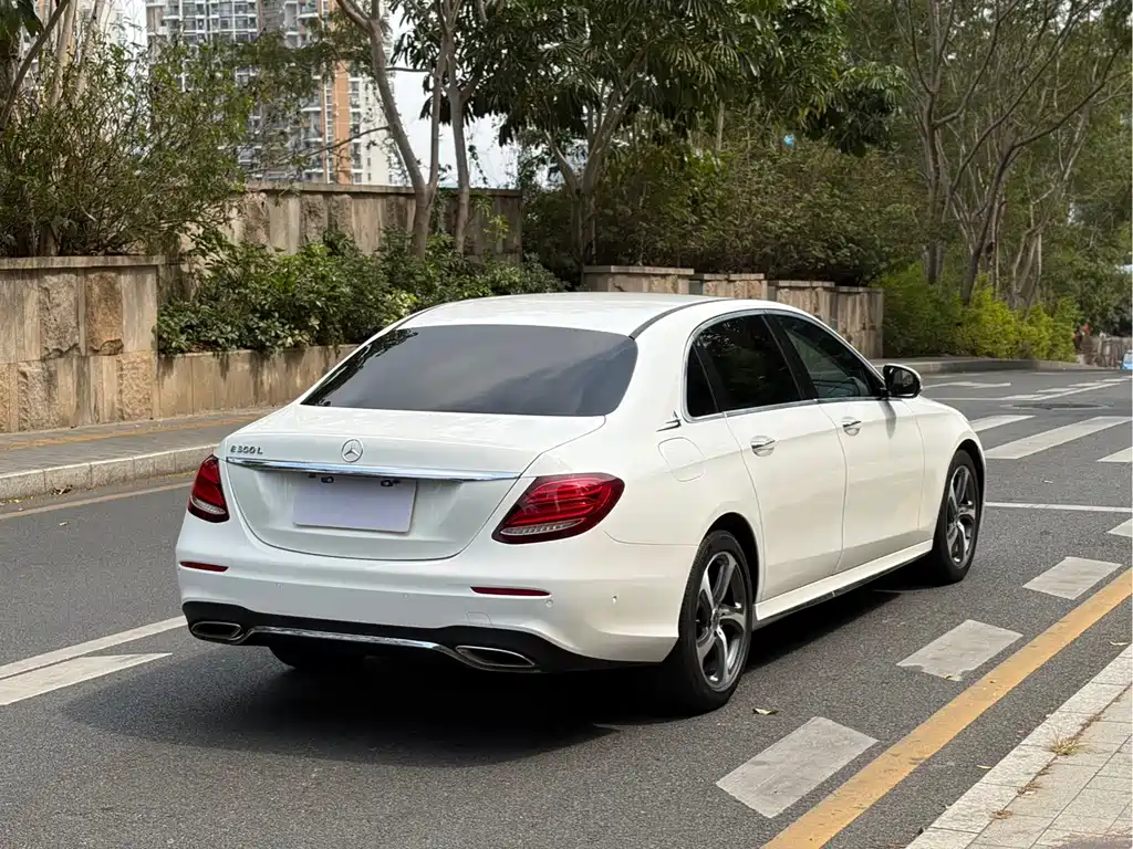 Mercedes-Benz E-Class 2017 — фото 16