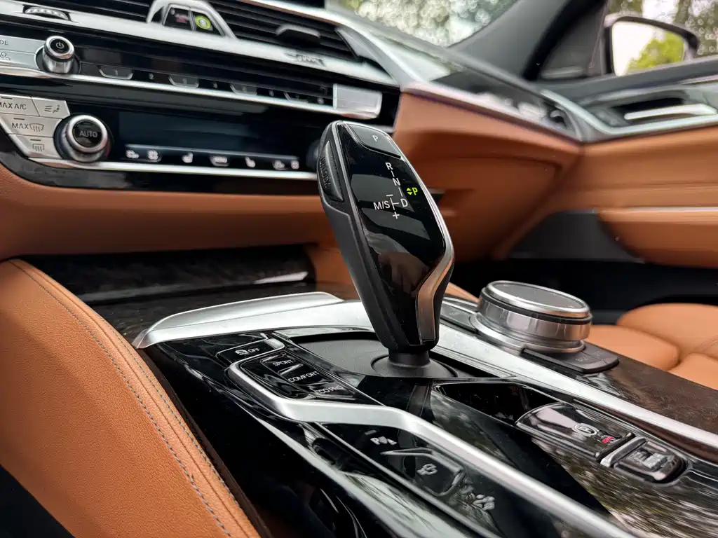 BMW 6 Series GT 2022 — фото 9