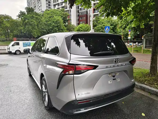 Toyota Sienna 2025
